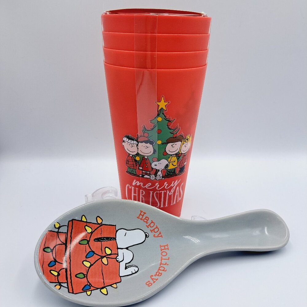 Peanuts 4 Pack Christmas Party Cups & Ceramic Snoopy on Doghouse Spoon Rest